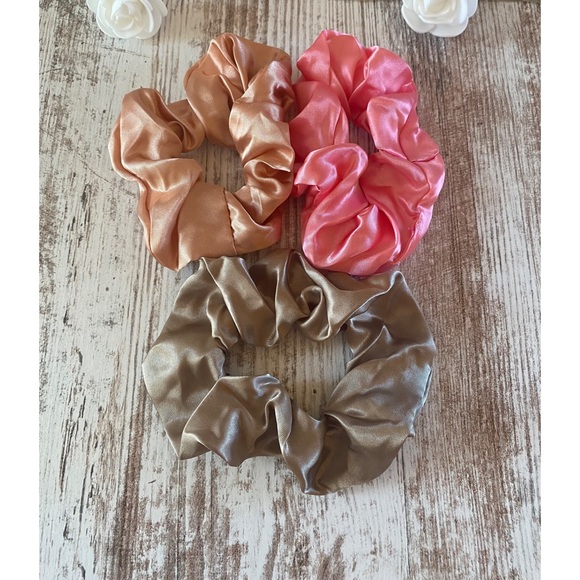 Brand new Michael Kors exclusive bundle - Picture 5 of 8